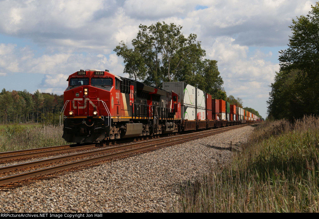 After waiting for A492, Z149 starts its way west on the Flint Sub